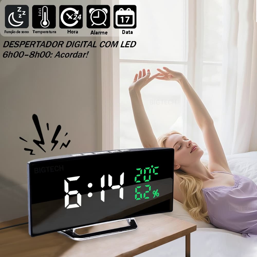 Relógio de parede digital LED com termômetro e umidade, mostrando hora, temperatura e umidade.