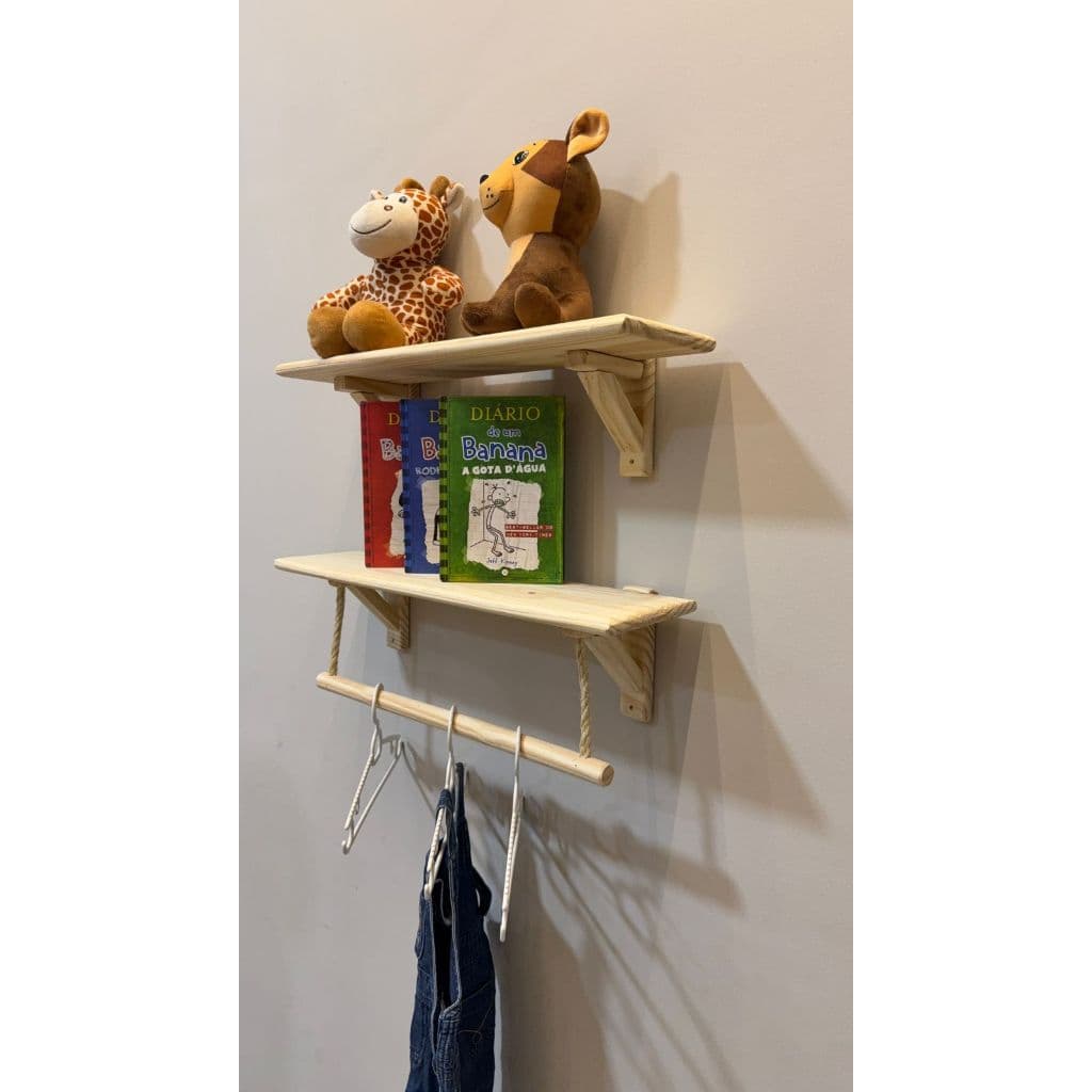Kit Prateleira Em Madeira Pinus Decoração Infantil Com Cabideiro e 3 Cabides Quarto Bebê Organizador