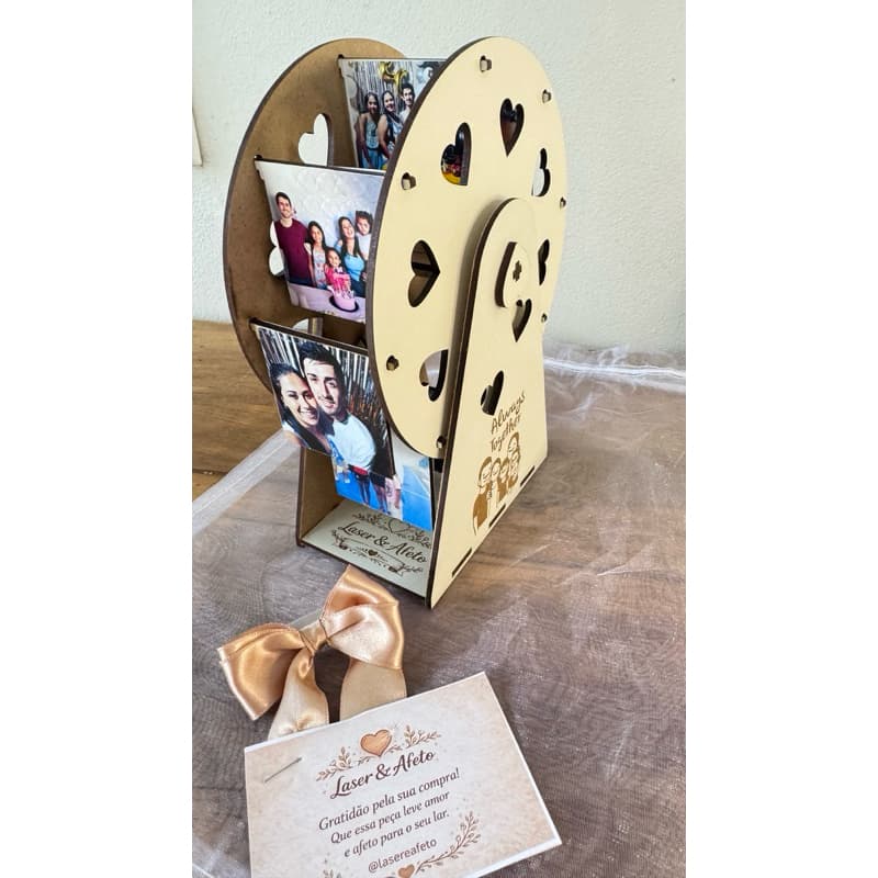 Porta retrato giratório personalizado MDF com fotos de família em formato de coração