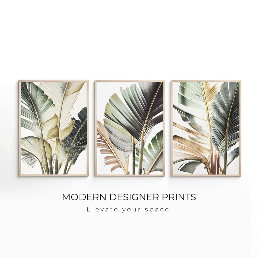 Quadros decorativos minimalistas com folhas tropicais em tons de verde, amarelo e marrom, fundo branco.