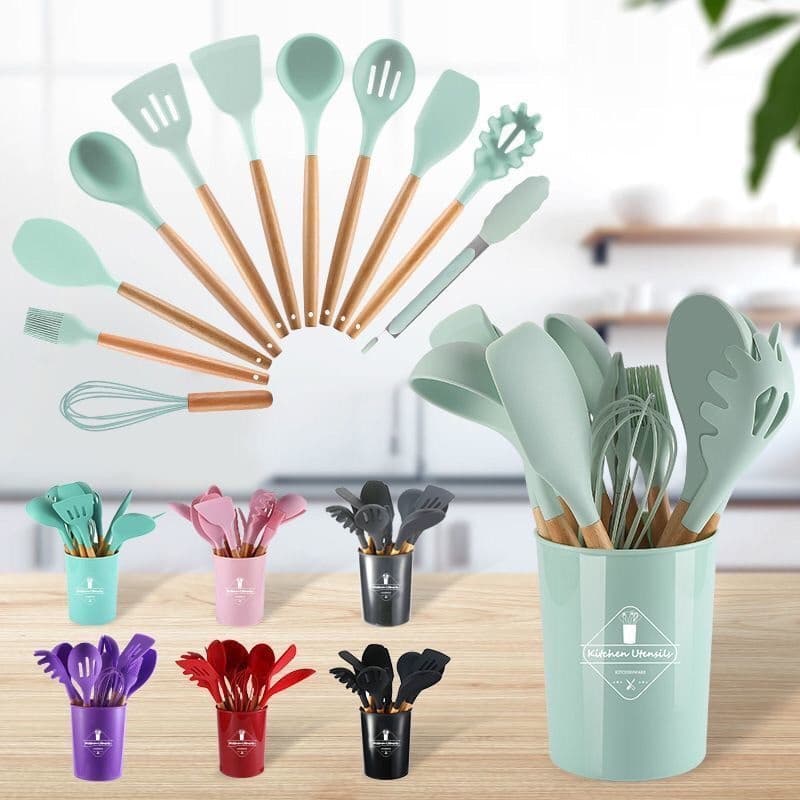 Kit de 12 peças de utensílios de cozinha em silicone com cabos de madeira, cores verde-água, rosa, roxo, preto e vermelho.