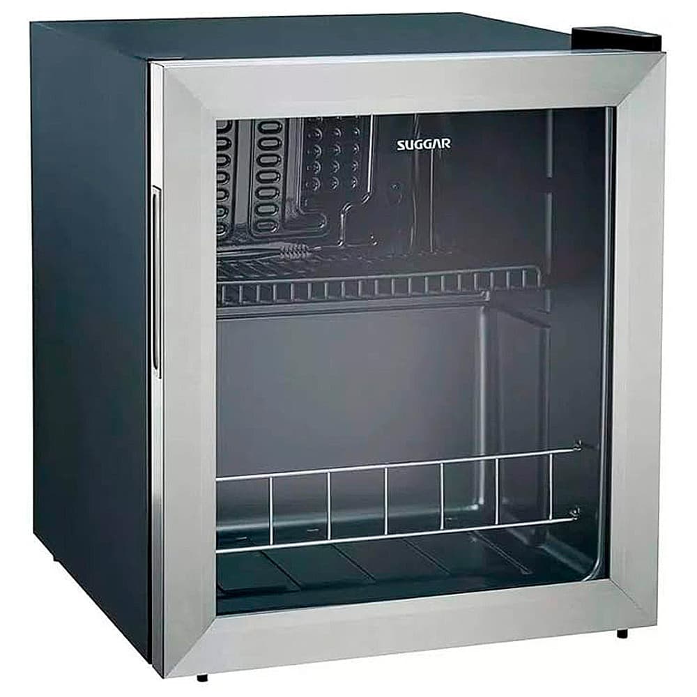 Frigobar Suggar 46L com porta de vidro e aço inoxidável, vazio, mostrando interior com prateleiras e compartimentos.
