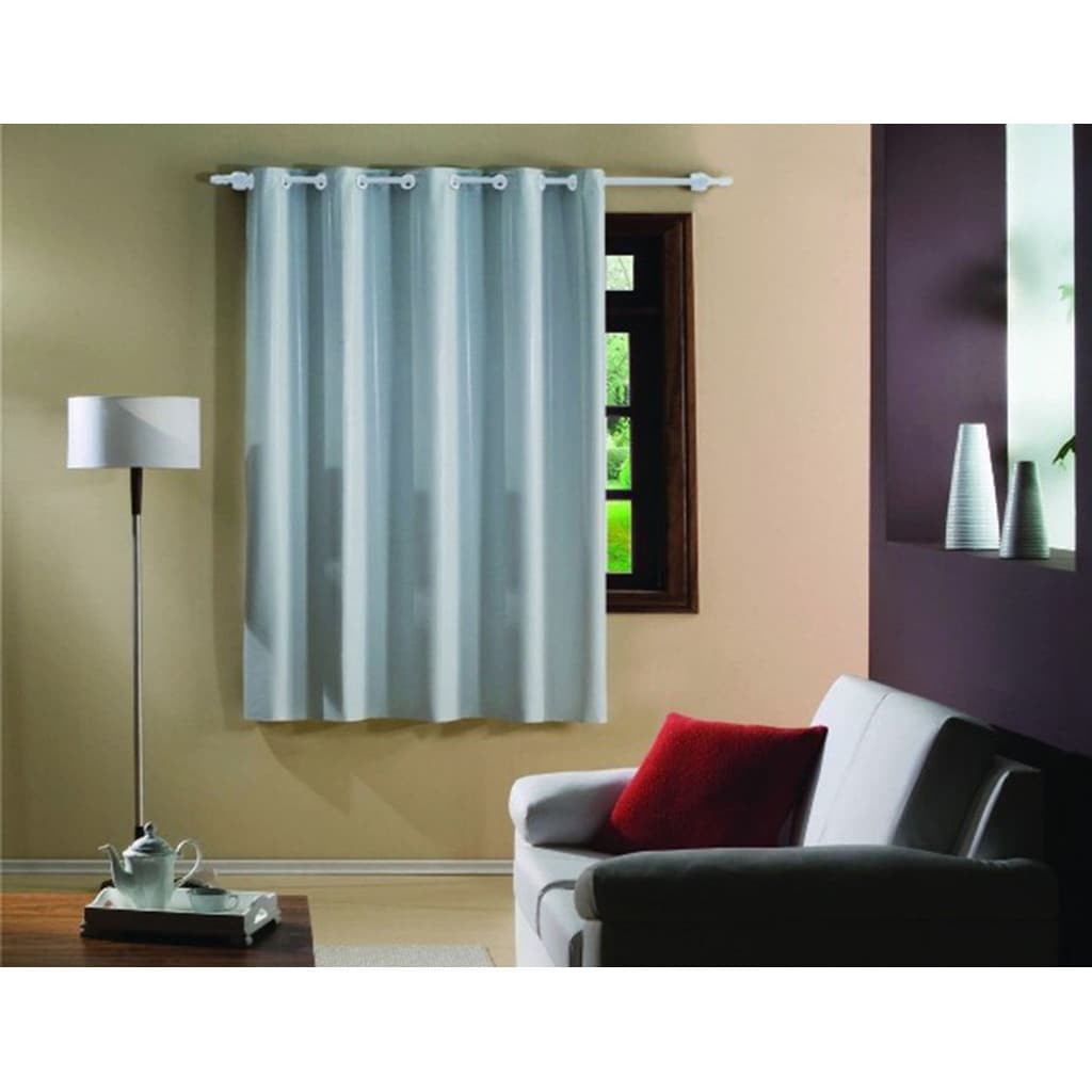 Cortina corta luz branca e cinza para varão 130x230cm, sala com sofá cinza e janela aberta