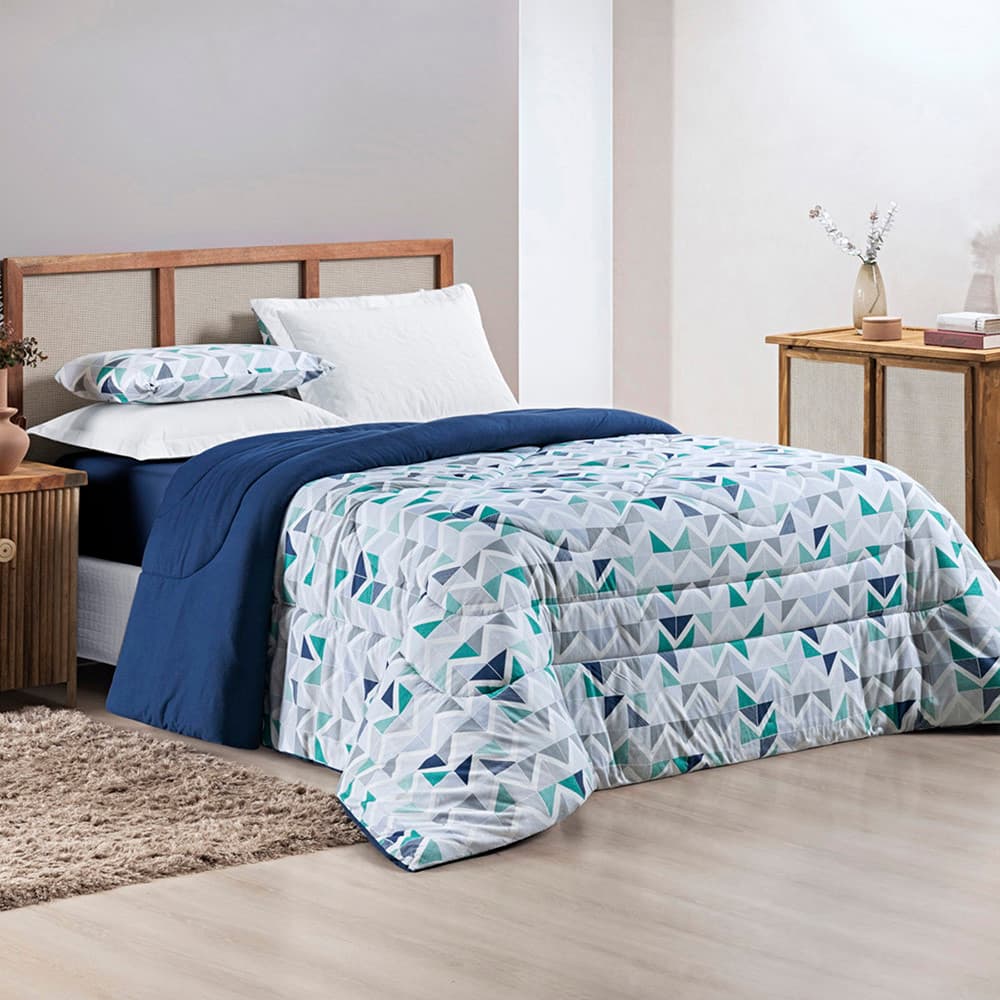 Edredom cama com estampa geométrica azul e branco em fundo cinza