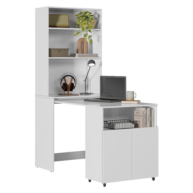 Armário multifuncional branco com escrivaninha retrátil, livros, lâmpada, laptop, xícara e planta