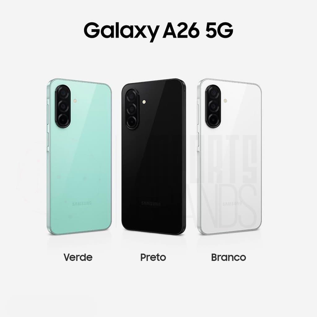 Smartphone Samsung Galaxy A26 5G em três cores: Verde, Preto e Branco, mostrando a parte traseira e frontal.