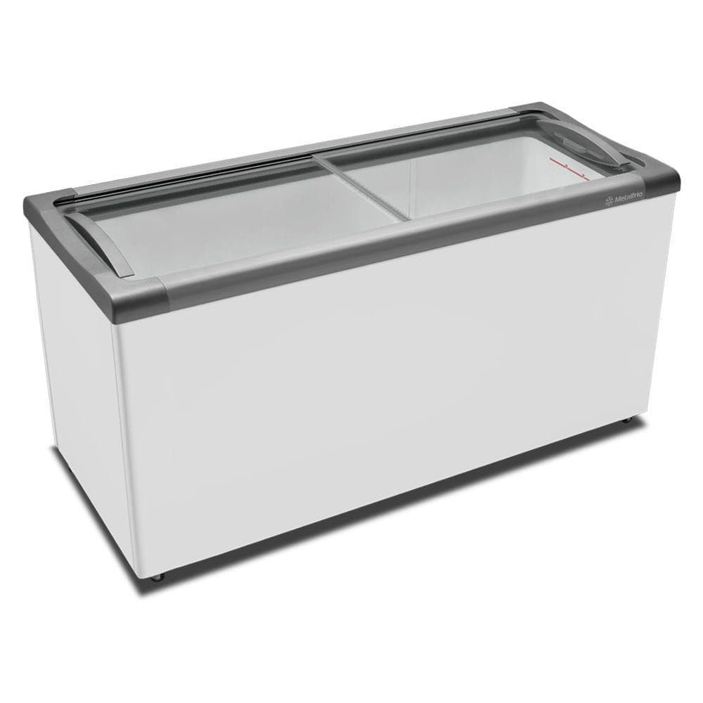 Freezer horizontal branco com compartimentos de vidro transparente e alças de metal cinza