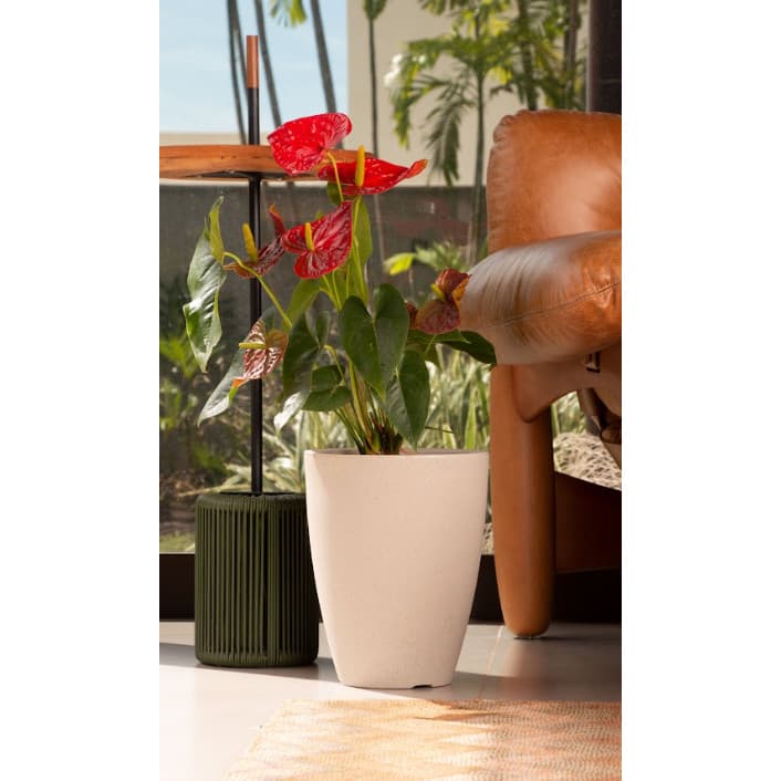 Vaso Vietnamita 31 Areia da Vasap Design com flores vermelhas e verdes