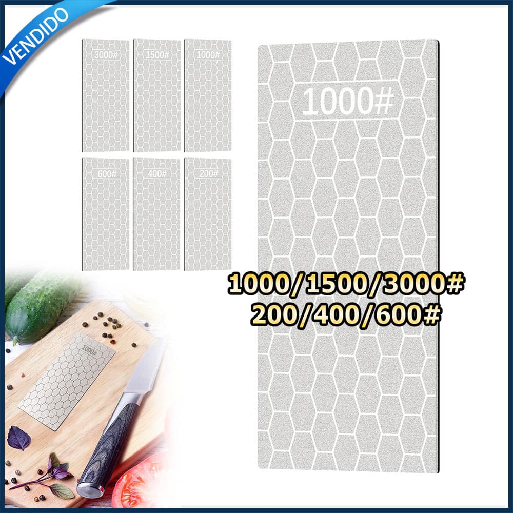 Tábua de afiar de diamante com padrão hexagonal, números de grãos, faca e placa de corte com ervas e legumes
