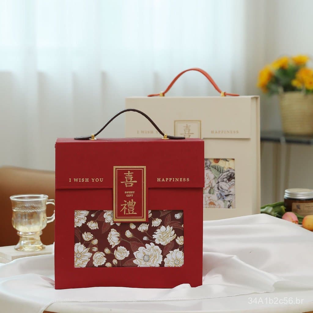 Caixa de presente vermelha com padrão floral para doces de casamento com texto 'I WISH YOU HAPPINESS'.