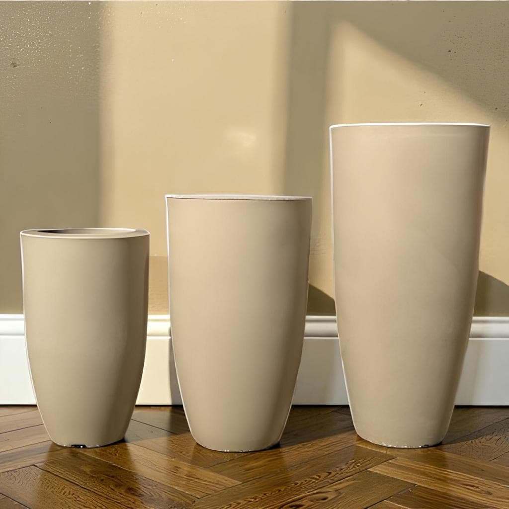 Kit de três vasos decorativos de cone em cerâmica marmorizada bege para plantas e flores