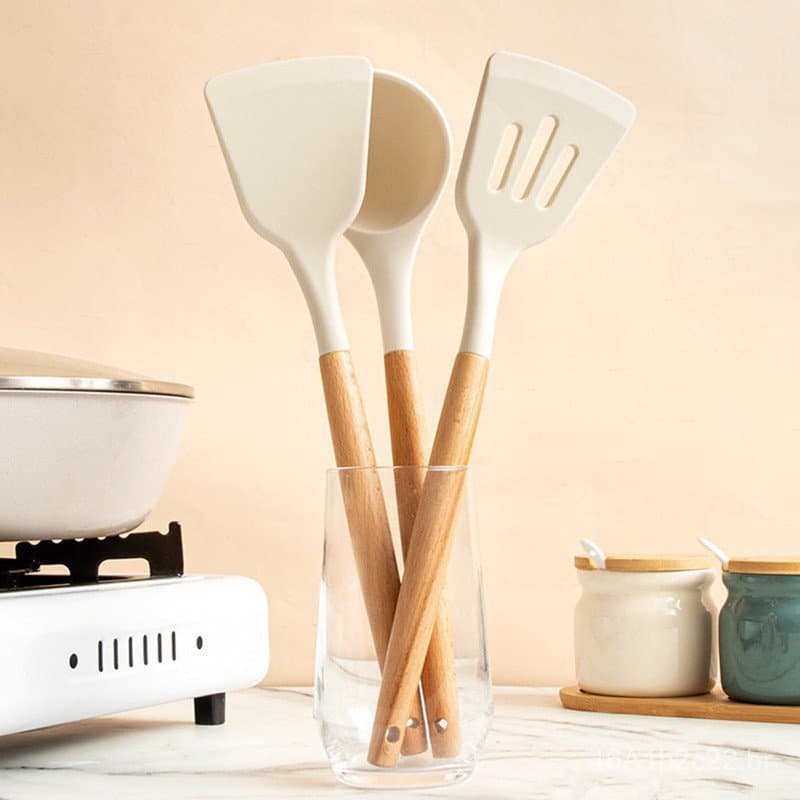 Conjunto de utensílios de cozinha em silicone com cabo de madeira