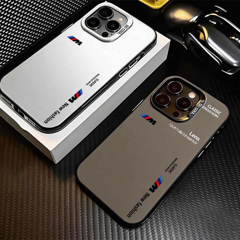 Capinha protetora BMW M Luxo para smartphones, cinza e branco, em superfície de carbono