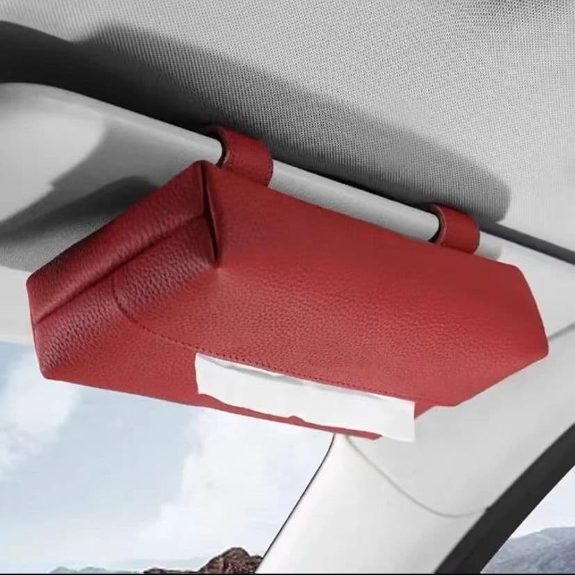 Viseira de sol de couro vermelho para carro, pendurada no teto solar com caixa de tecido.