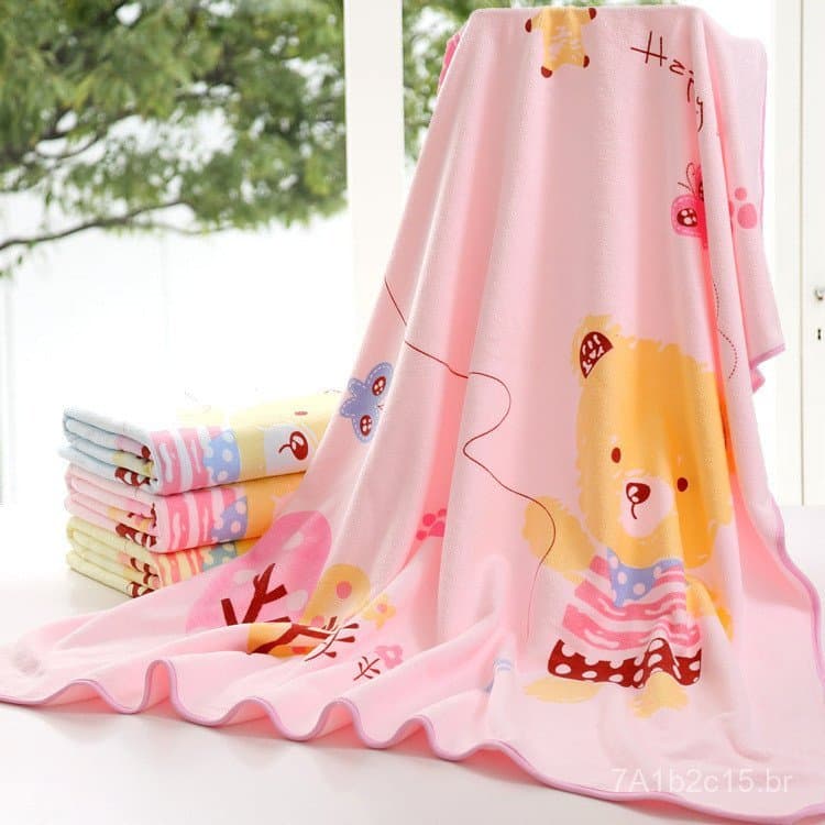 Toalha de banho infantil rosa com capuz e desenho de ursinho