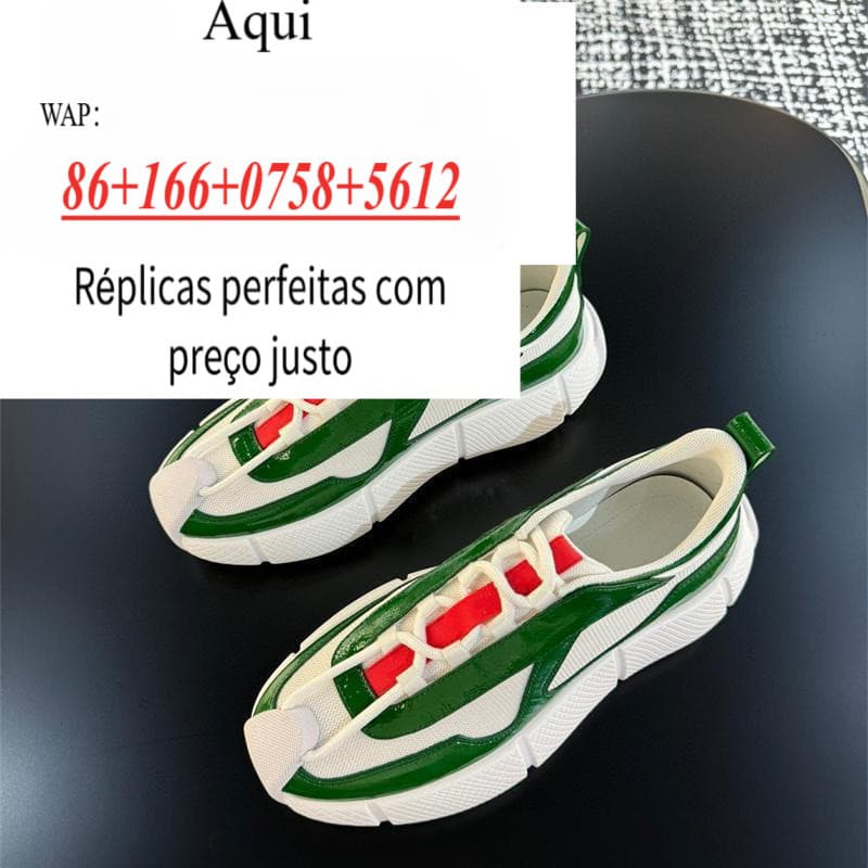Sapatos casuais masculinos feitos de couro de bezerro de grão integral e tecido costurado, projetado para fornecer confo