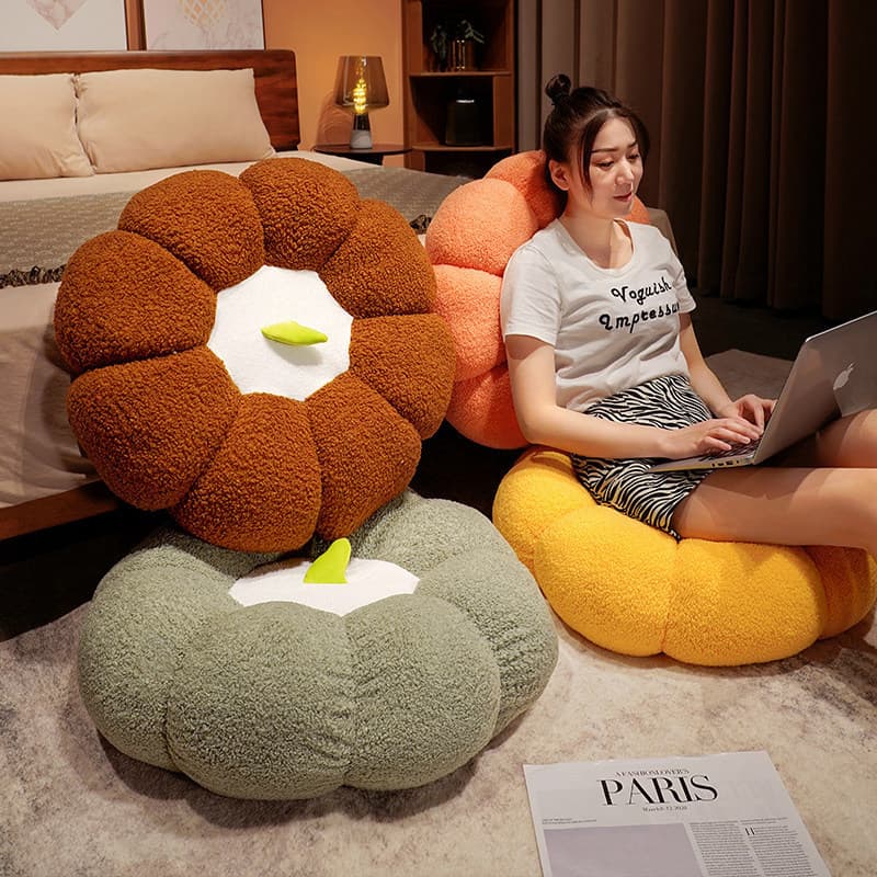 Almofada de chão em formato de abóbora marrom, cinza e laranja para decoração de sala de estar