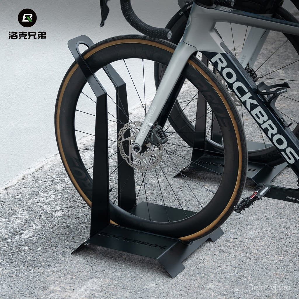 Suporte para bicicletas preto com rodas ROCKBROS, ideal para reparo e exibição