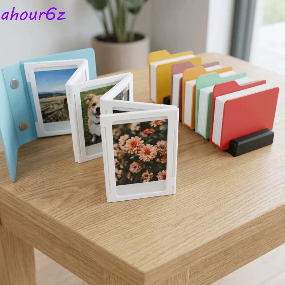 Álbum de fotos dobrável AHOURZ em cores variadas, em uma mesa de madeira com uma planta em um vaso