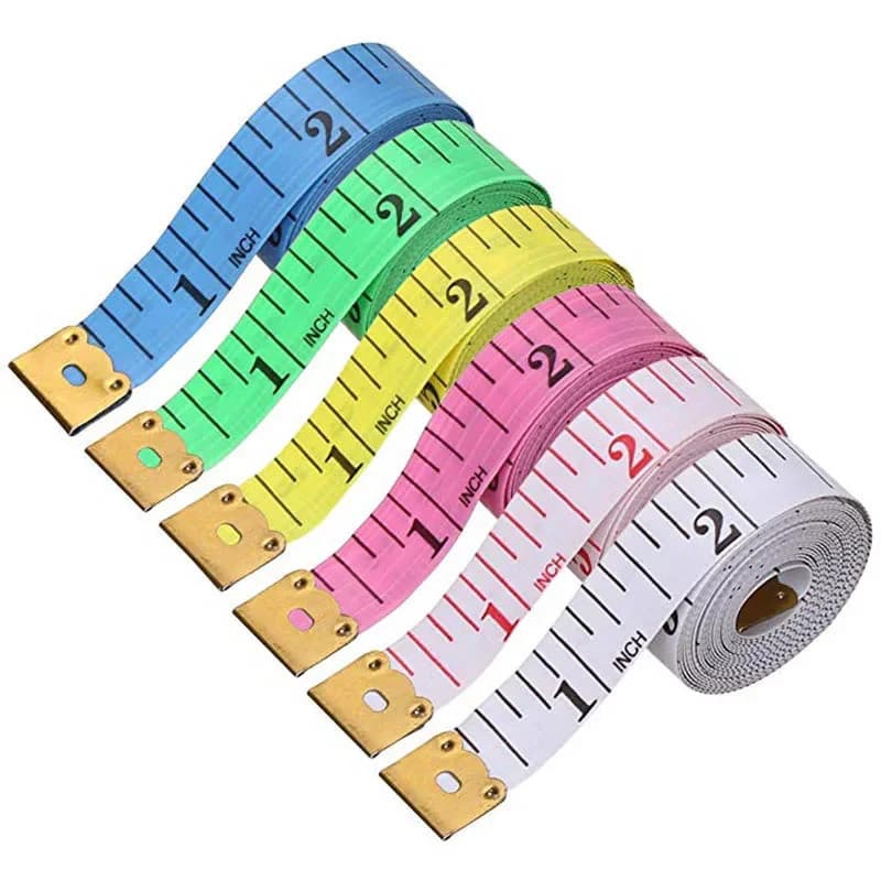 Fitas métricas de 1,5m em cores variadas, com detalhes em dourado, para medição corporal e costura
