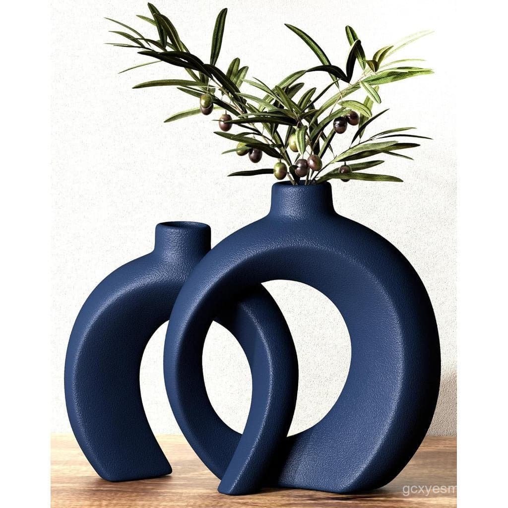 Conjunto de 2 vasos azuis em forma de donut com planta de oliveira para decoração moderna.