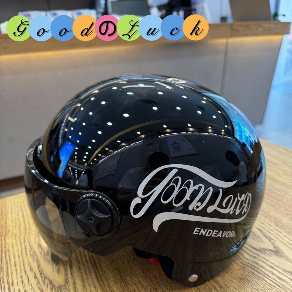 Novo veículo elétrico capacete da motocicleta quatro estações meio capacete verão protetor solar Universal simples capac