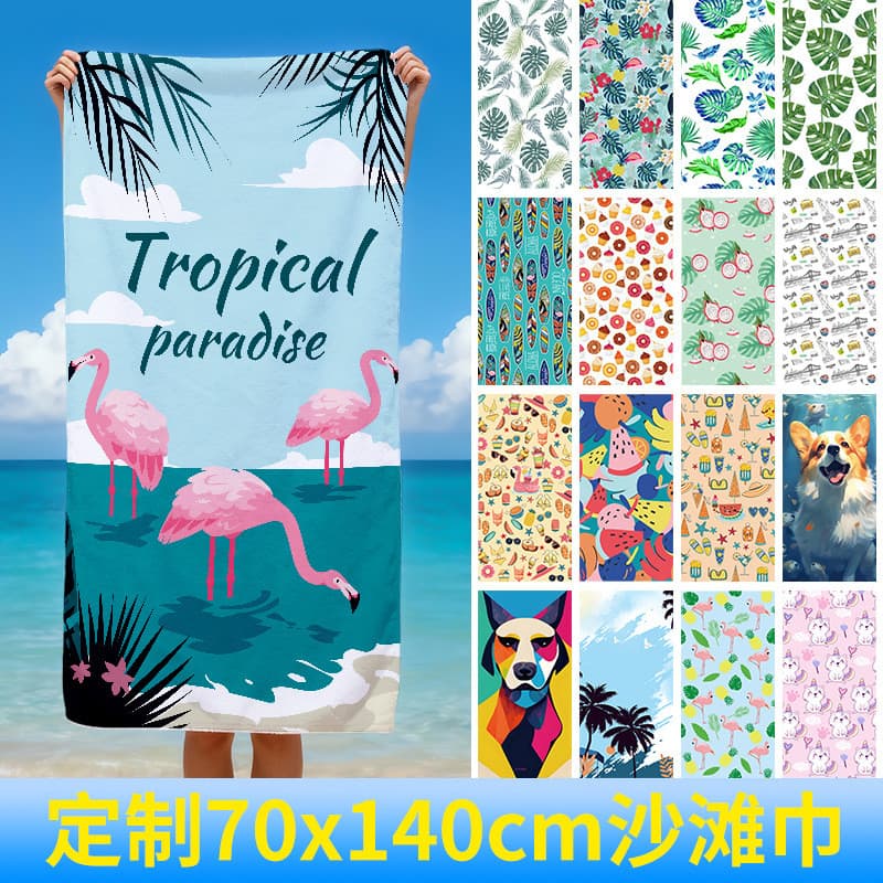 Toalha de praia estampada com flamingos e texto 'Tropical paradise', tamanho 70x140cm.