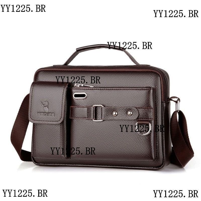 Bolsa masculina em couro marrom com zíper e alça ajustável