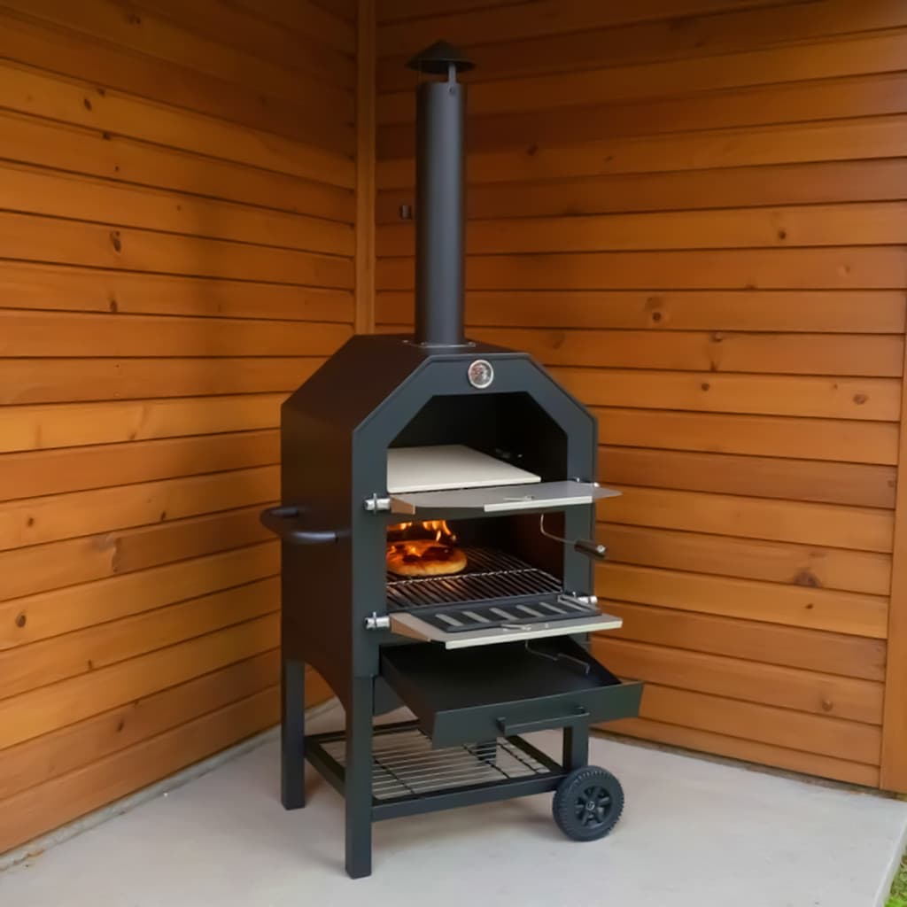 Forno churrasqueira de lenha com chaminé preto, pizza assando, parede de madeira