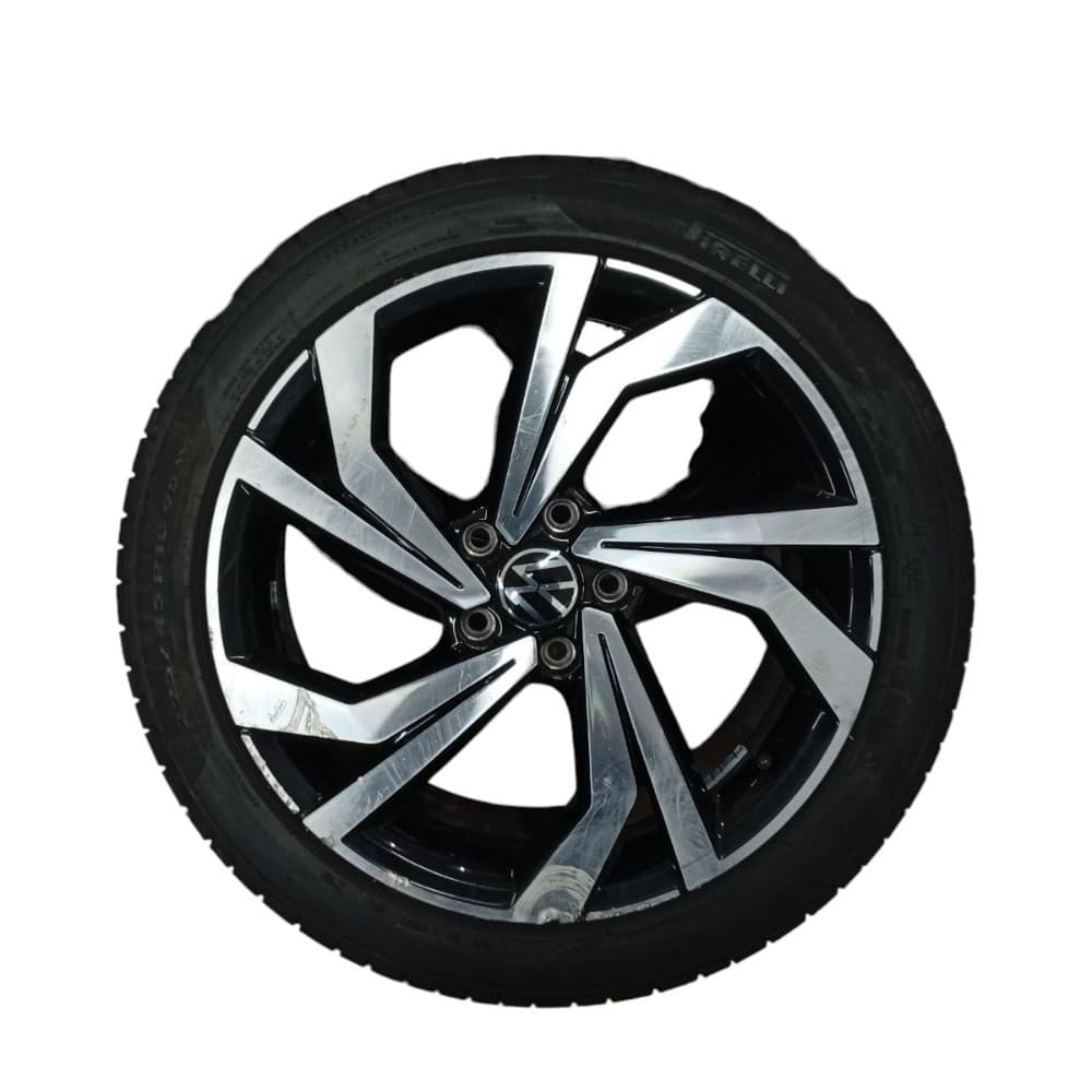 Roda Detalhe Pneu Bom Volkswagen Jetta Gli 2024 225 45 R18 Prata