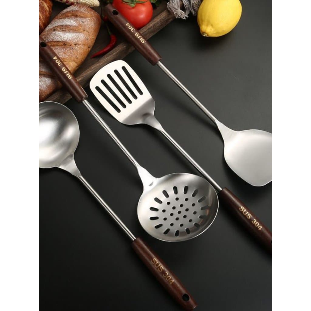 Conjunto de utensílios de cozinha em aço inoxidável com alças de madeira, fundo preto