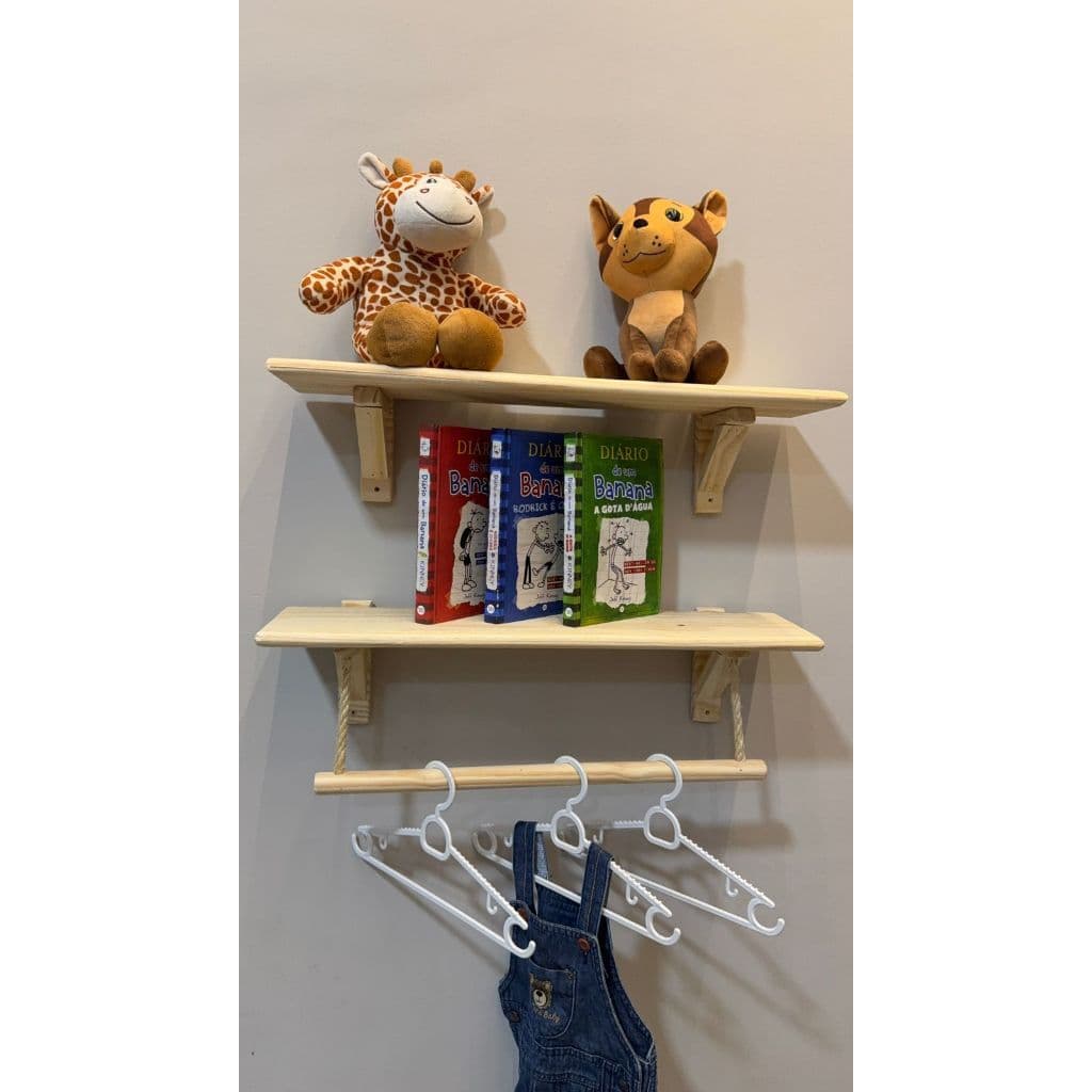 Kit 2 Prateleiras Montessoriana Infantil Pinus com Barra, Corda Sisal e 3 Cabides Organização Quarto Criança