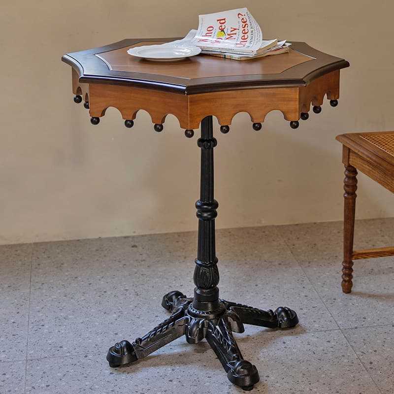 Mesa de centro octogonal retrô com design clássico, madeira escura e base em ferro preto