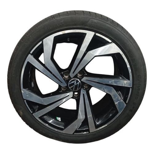 Roda Riscada Pneu Ruim Volkswagen Jetta Gli 2024 225 45 R18 Preto
