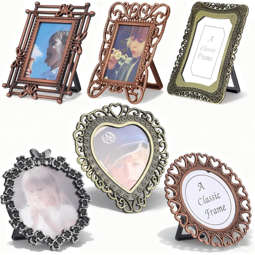 Conjunto de 6 mini porta-retratos vintage de metal com designs ornamentados, fundo branco