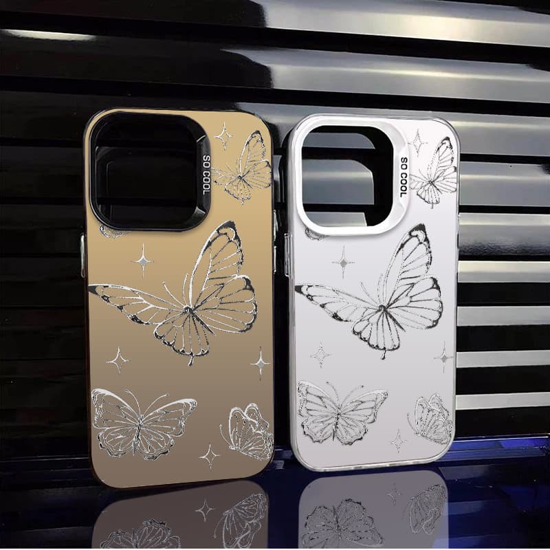 Capinha de celular Borboleta prata e dourado para iPhone, com reflexos metálicos e design de borboletas.