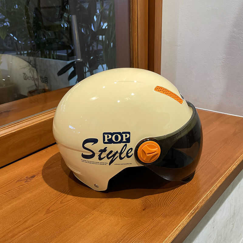 Capacete de veículo elétrico com furo de ventilação, leve, simples, quatro estações, protetor solar Universal, motocicle