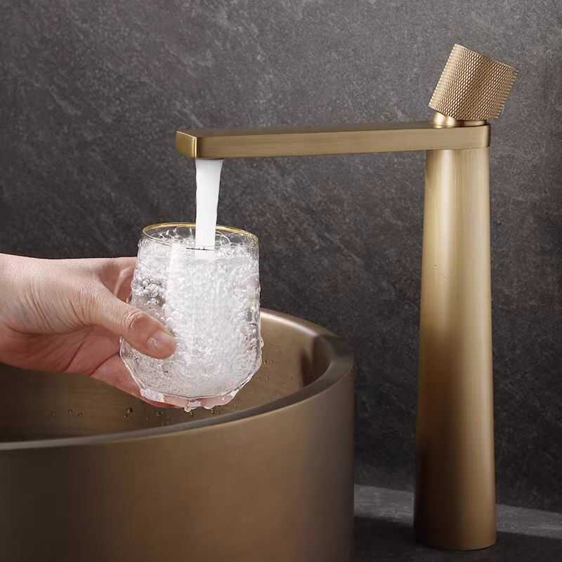 Chinês simples latão antigo bancada torneira da bacia quente e frio lavatório Retro b & b criativo