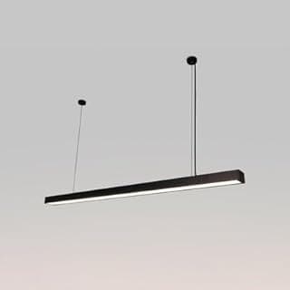 Luminária pendente LED retangular preta com perfil linear, iluminação branca de 3000K