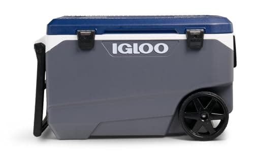 Caixa térmica Igloo Maxcold de 90 QT com rodas macias, azul e cinza, em fundo branco.