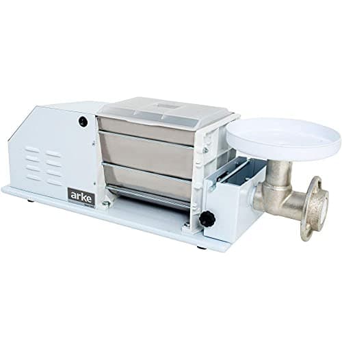 Máquina de Massa Arke 51 com Moedor de Carne, branca com detalhes em aço inoxidável, em fundo branco.