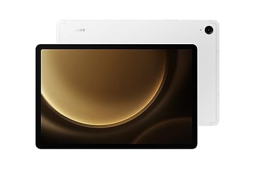 Imagem frontal da Samsung Tablet Android Galaxy Tab S9 FE, tela desligada, fundo escuro, bordas pretas, câmera traseira.