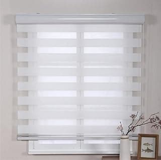Persiana rolo dupla branca zébra em uma janela, com design elegante e moderno.