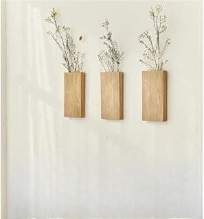 Três vasos de parede suspensos de madeira com plantas secas para decoração de interiores