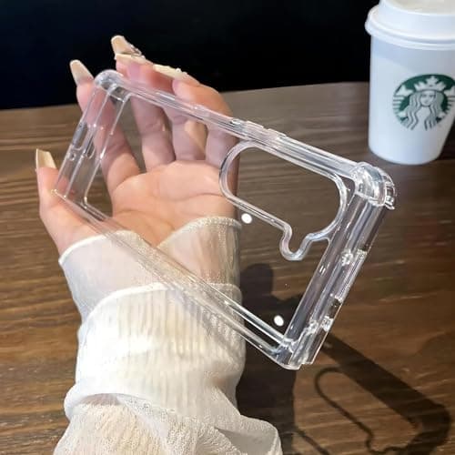 Capa transparente USTIYA Galaxy Z Fold 6 5G sendo segurada na mão, mostrando design.