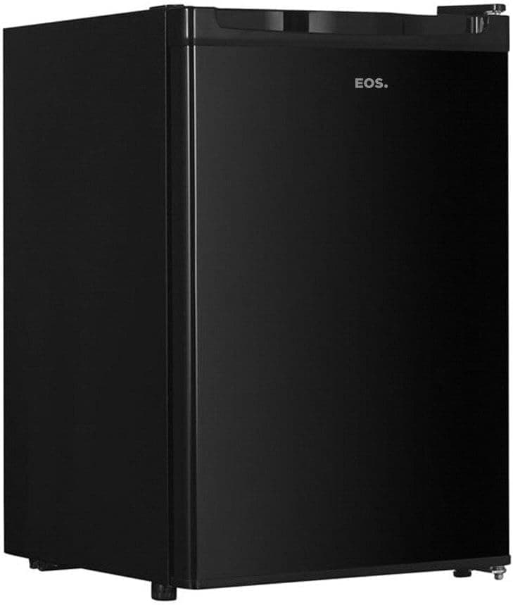 Frigobar EOS EFB83P 71L Preto 220V visto de lado com logo EOS.