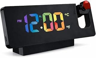 Relógio de mesa digital com display multicolorido e botão vermelho, mostrando hora, temperatura e AM/PM.
