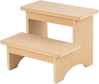 Banquinho escadinha de madeira MDF para banheiro, cor bege, duas degraus, fundo branco.