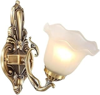 Luminária de parede vintage em latão com abajur de vidro iluminado