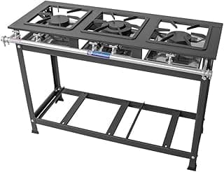 Fogão industrial preto com três bocas em suporte de metal